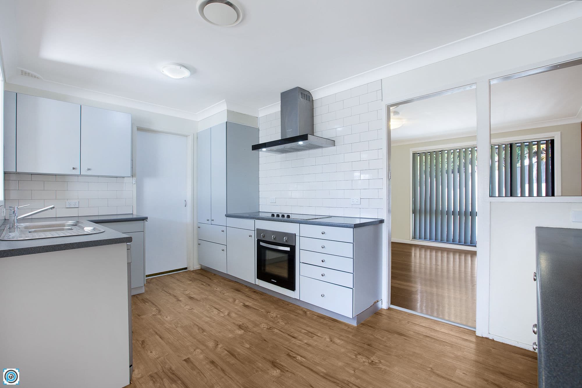 16 Brendon Avenue, Farmborough Heights - Thumbnail 3