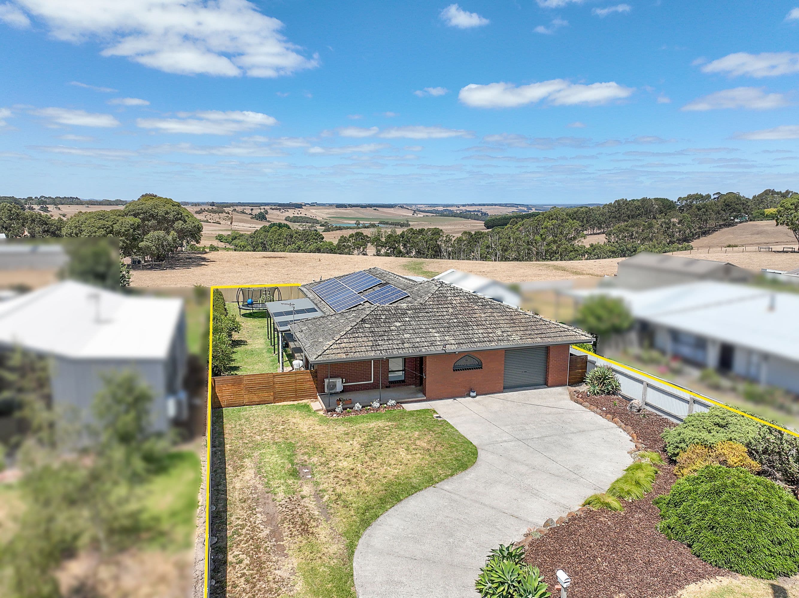 92 Walker Street, Cobden VIC 3266, Cobden - Thumbnail 2