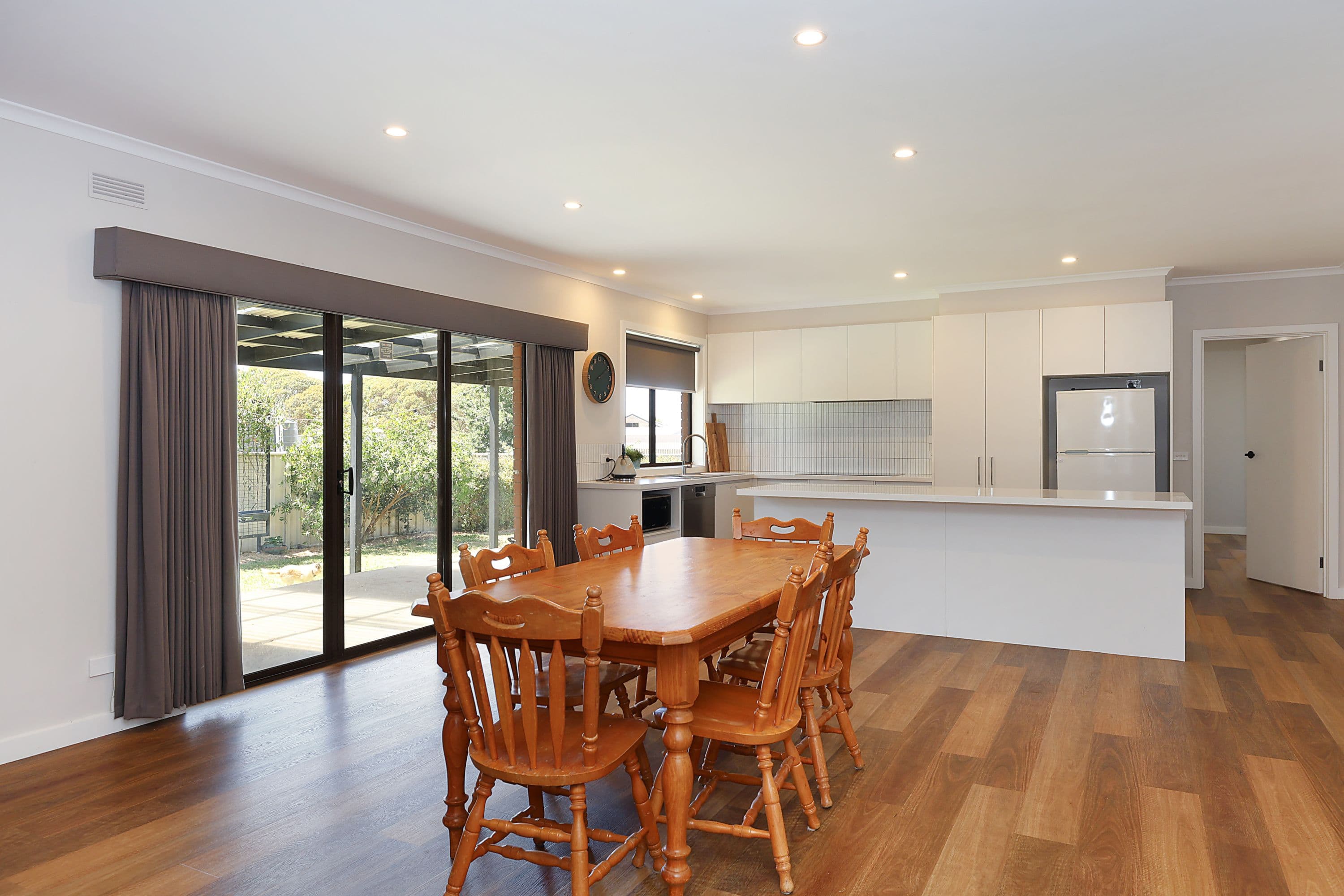92 Walker Street, Cobden VIC 3266, Cobden - Thumbnail 4