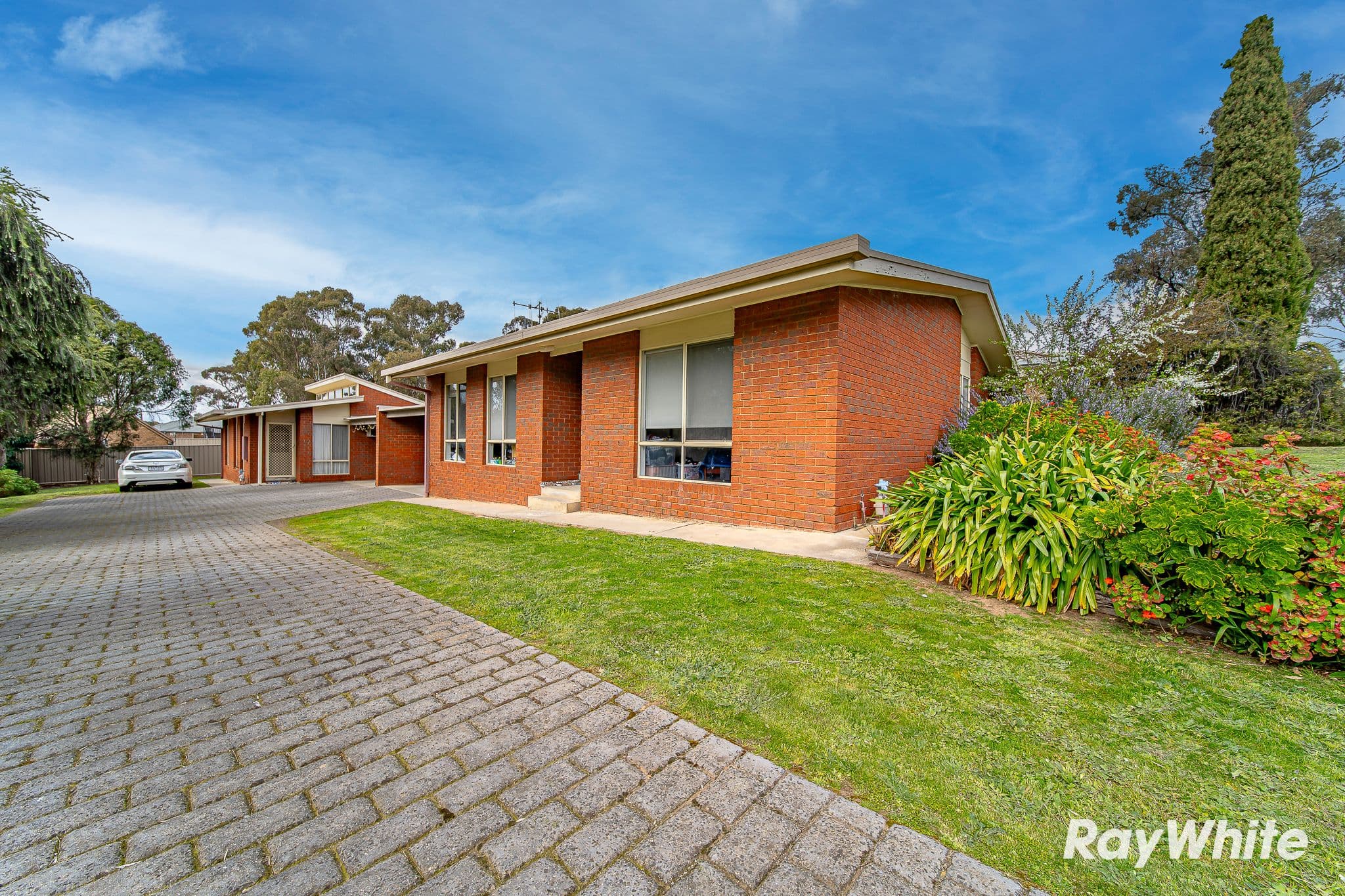 9 Akoonah Drive, Golden Square VIC 3555, Golden Square - Thumbnail 2