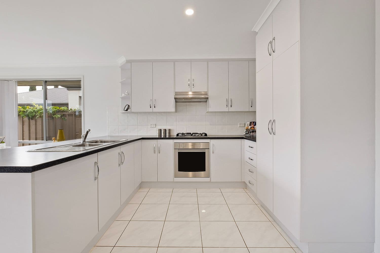 10 Larkdale Avenue, Marion SA 5043, Marion - Thumbnail 2