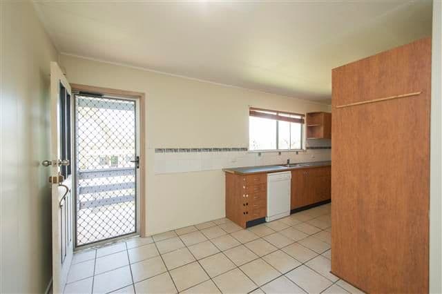 11 McDonald Street, CLINTON QLD 4680, Clinton - Thumbnail 4