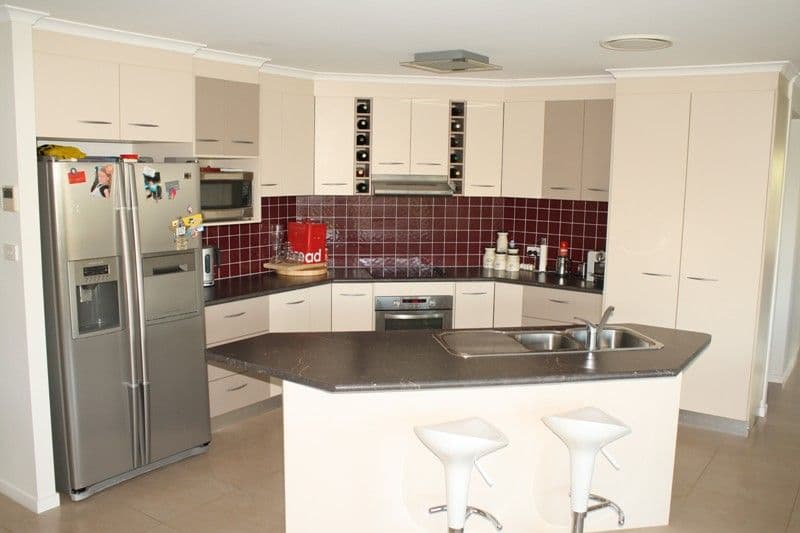 1 Barrine Crescent, CALOUNDRA WEST QLD 4551, Caloundra West - Thumbnail 3