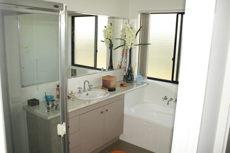 1 Barrine Crescent, CALOUNDRA WEST QLD 4551, Caloundra West - Thumbnail 4