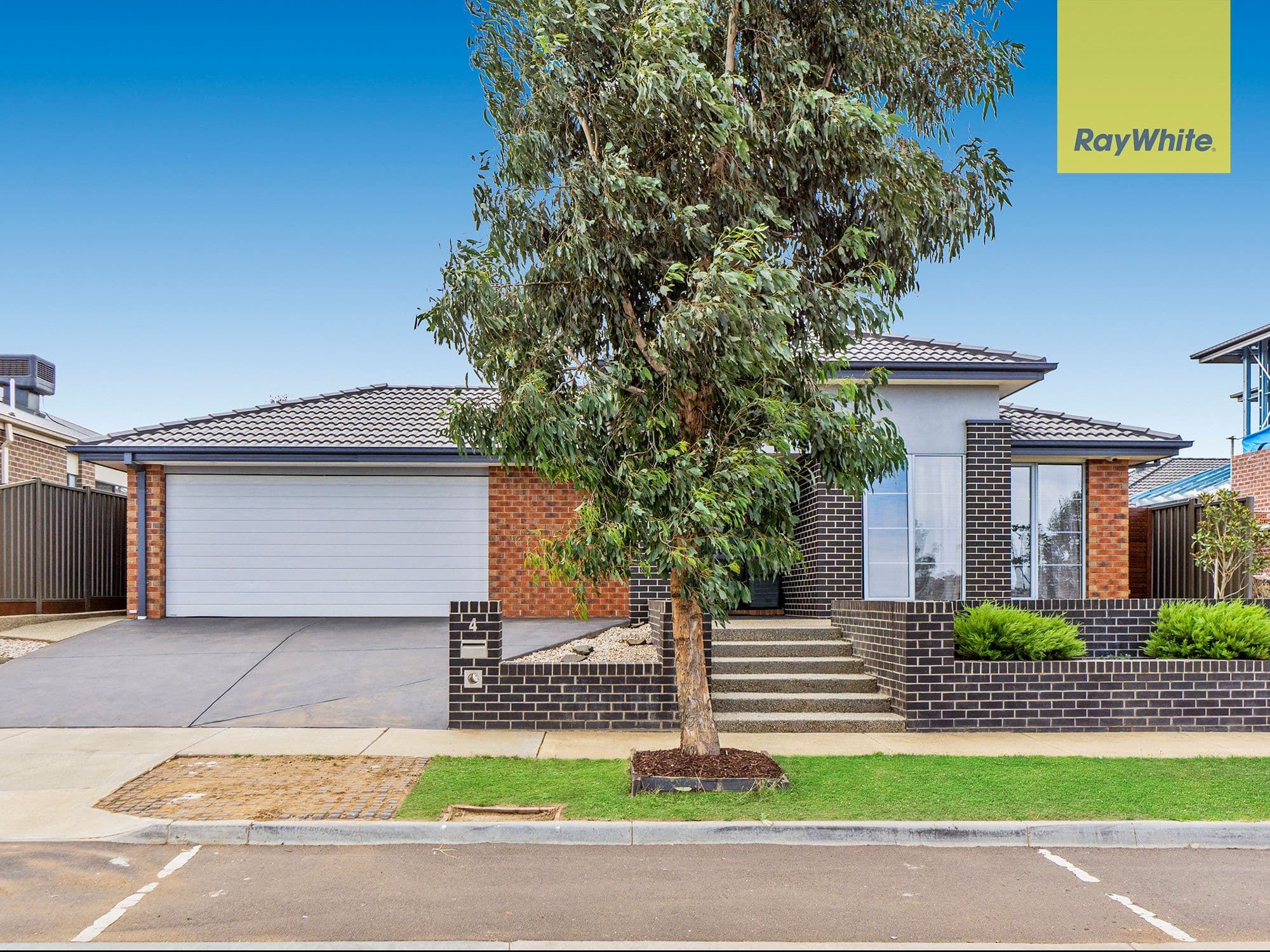 4 Diamond Parade, COBBLEBANK VIC 3338, Cobblebank - Thumbnail 2