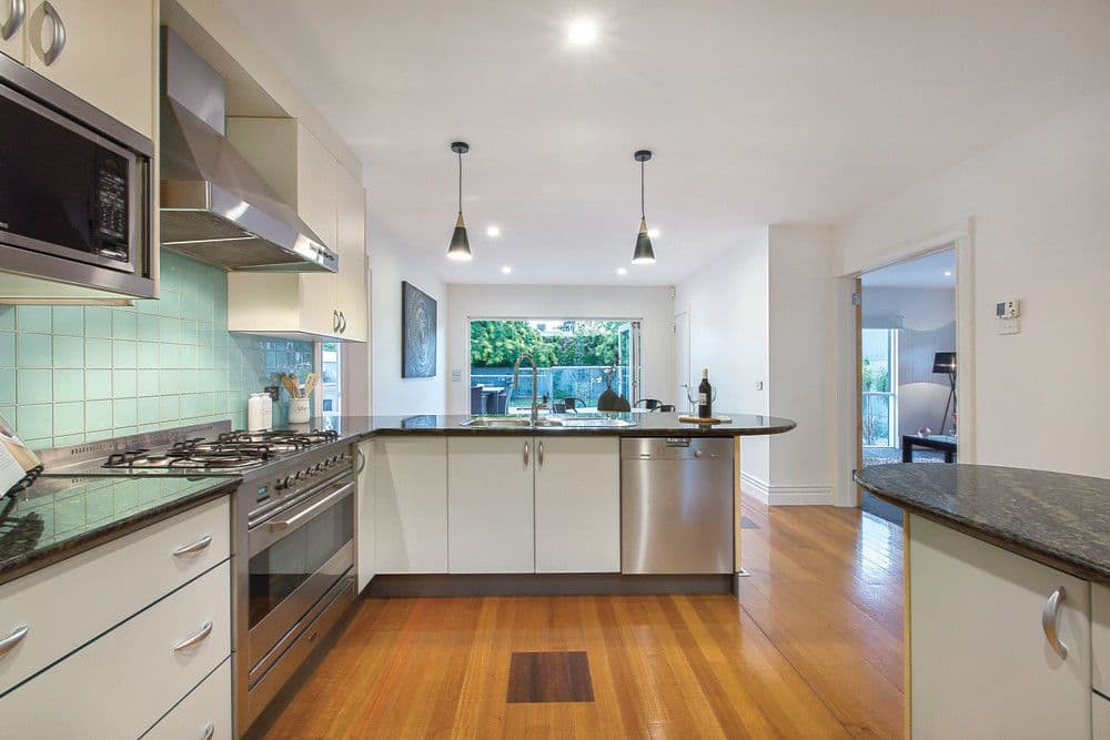 15 Hepburn Avenue, Beaumaris VIC 3193, Beaumaris - Thumbnail 2