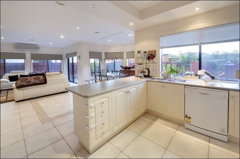 38 Rutherglen Crescent, GOWANBRAE VIC 3043, Gowanbrae - Thumbnail 3