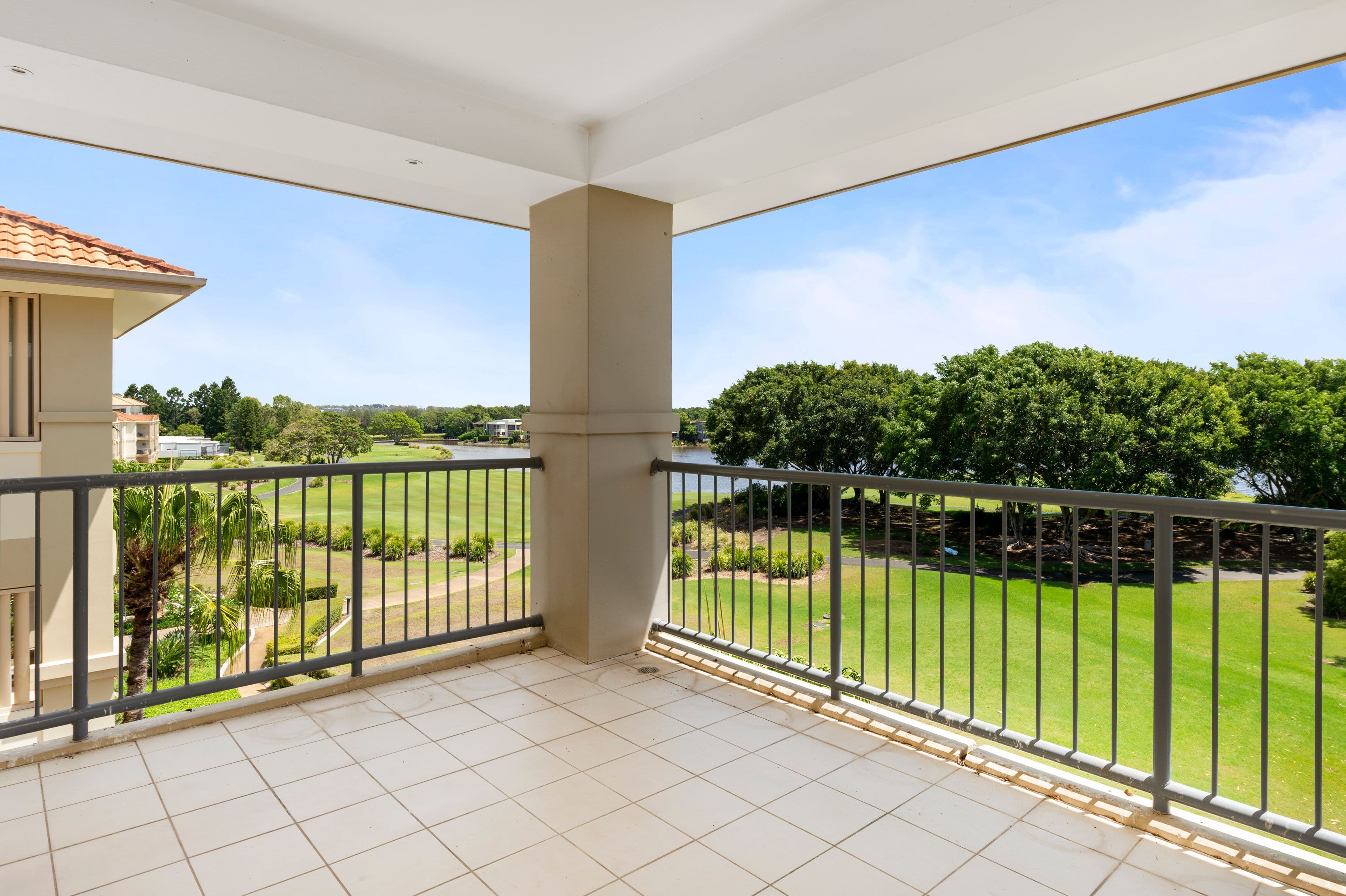 8439 Magnolia Drive East, Hope Island QLD 4212, Hope Island - Thumbnail 2