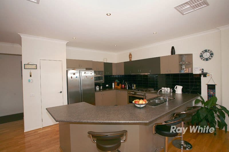 19 White Gum Way, CRANBOURNE NORTH VIC 3977, Cranbourne North - Thumbnail 2