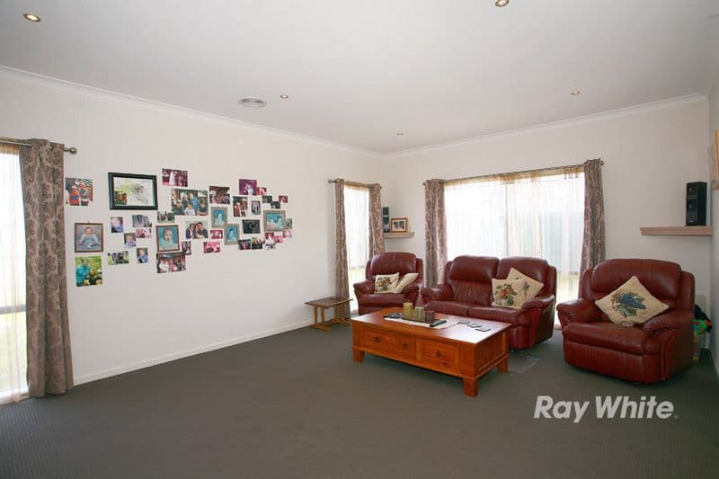 19 White Gum Way, CRANBOURNE NORTH VIC 3977, Cranbourne North - Thumbnail 6