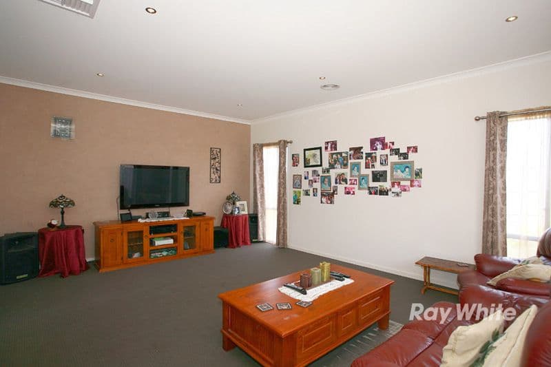 19 White Gum Way, CRANBOURNE NORTH VIC 3977, Cranbourne North - Thumbnail 7