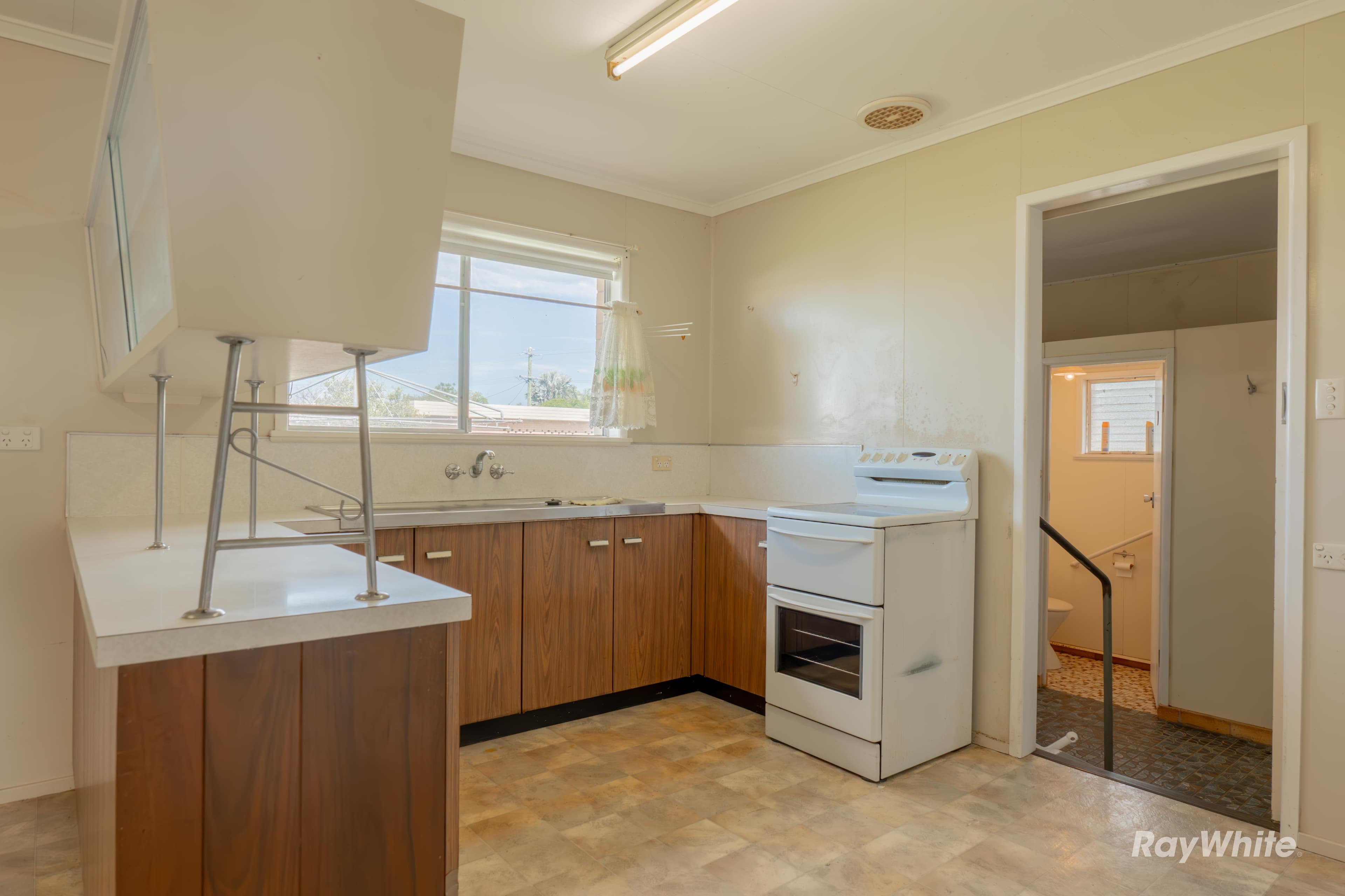 2 Harvey Street, Avenell Heights QLD 4670, Avenell Heights - Thumbnail 6