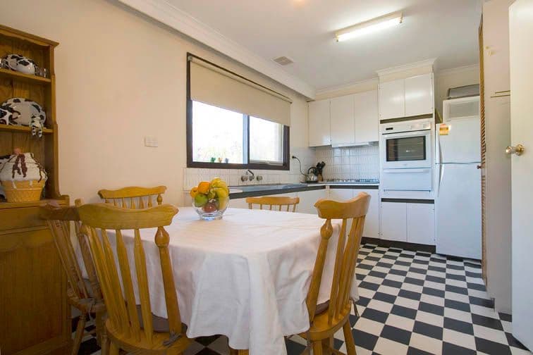 24 Whiton Street, Mount Waverley VIC 3149, Mount Waverley - Thumbnail 3