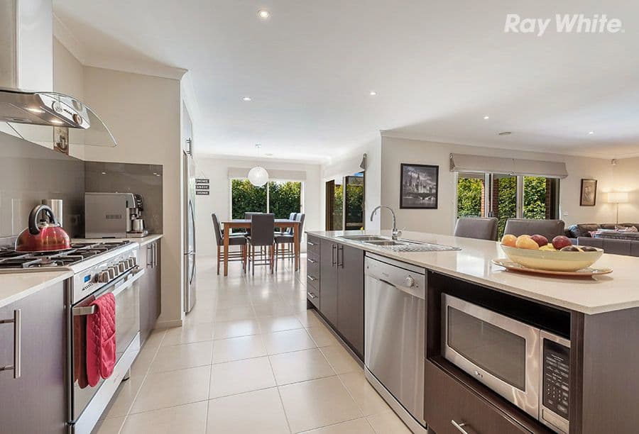 69 Hawkstowe Parade, South Morang VIC 3752, South Morang - Thumbnail 3
