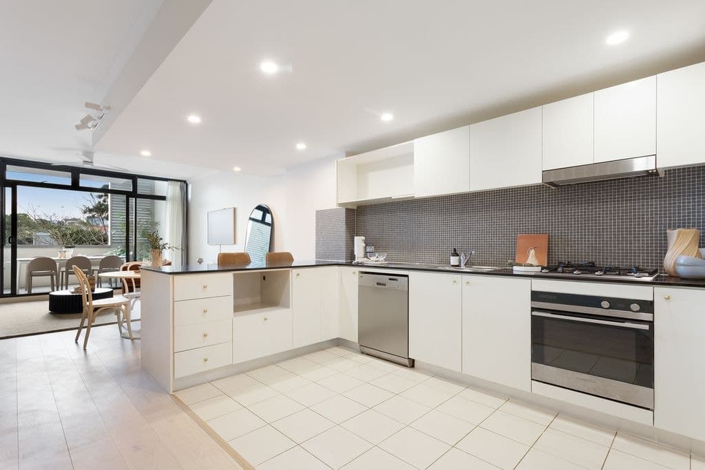 L208/8 Loveridge Street, Alexandria - Thumbnail 5