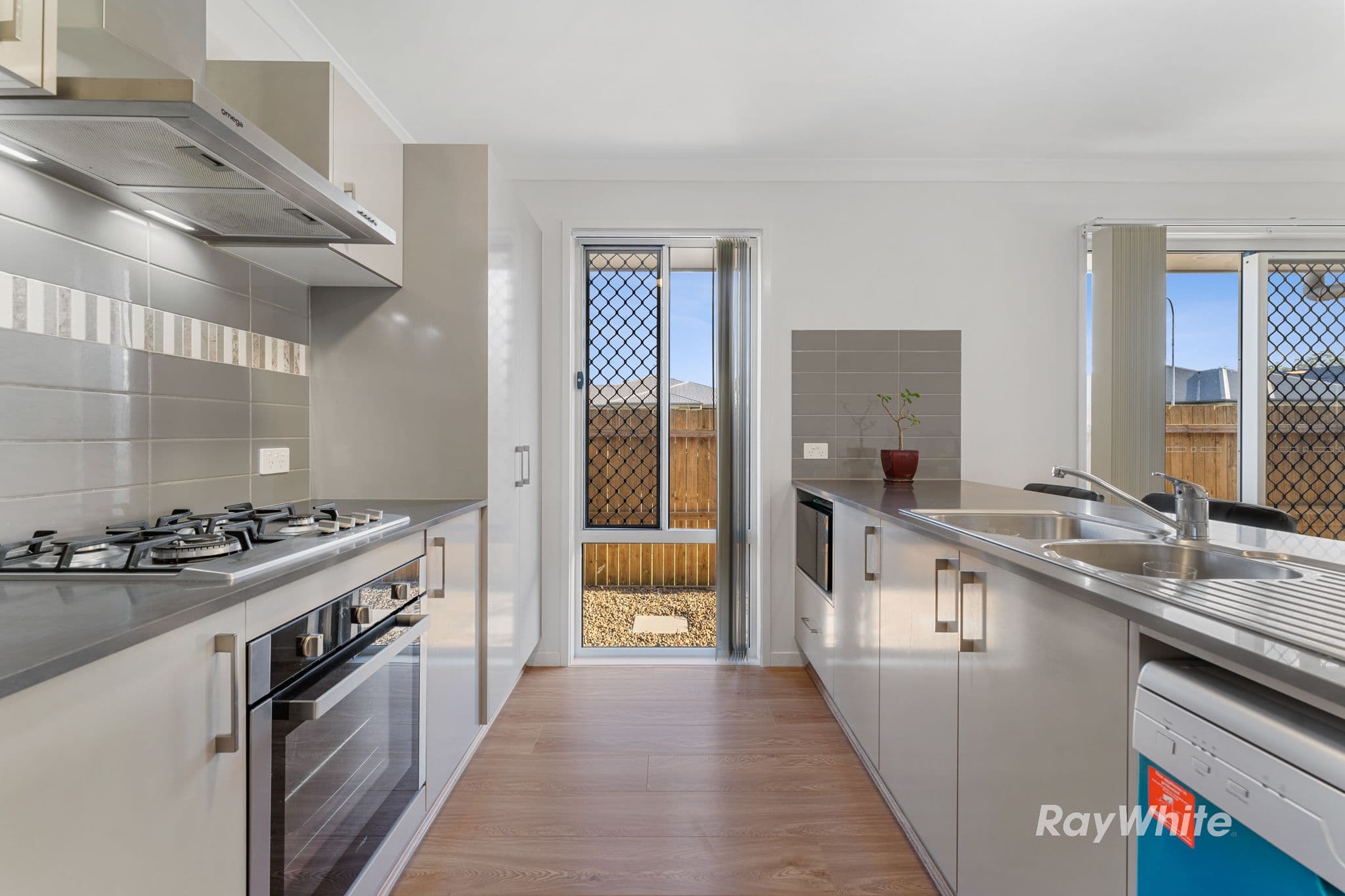 2 Wang Street, Park Ridge QLD 4125, Park Ridge - Thumbnail 3