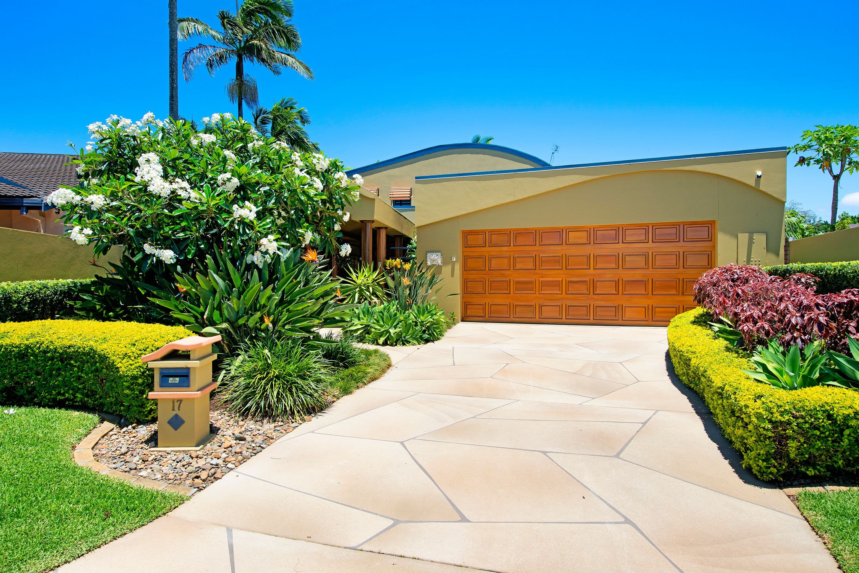 17 River Crescent, Broadbeach Waters QLD 4218, Broadbeach Waters - Thumbnail 2