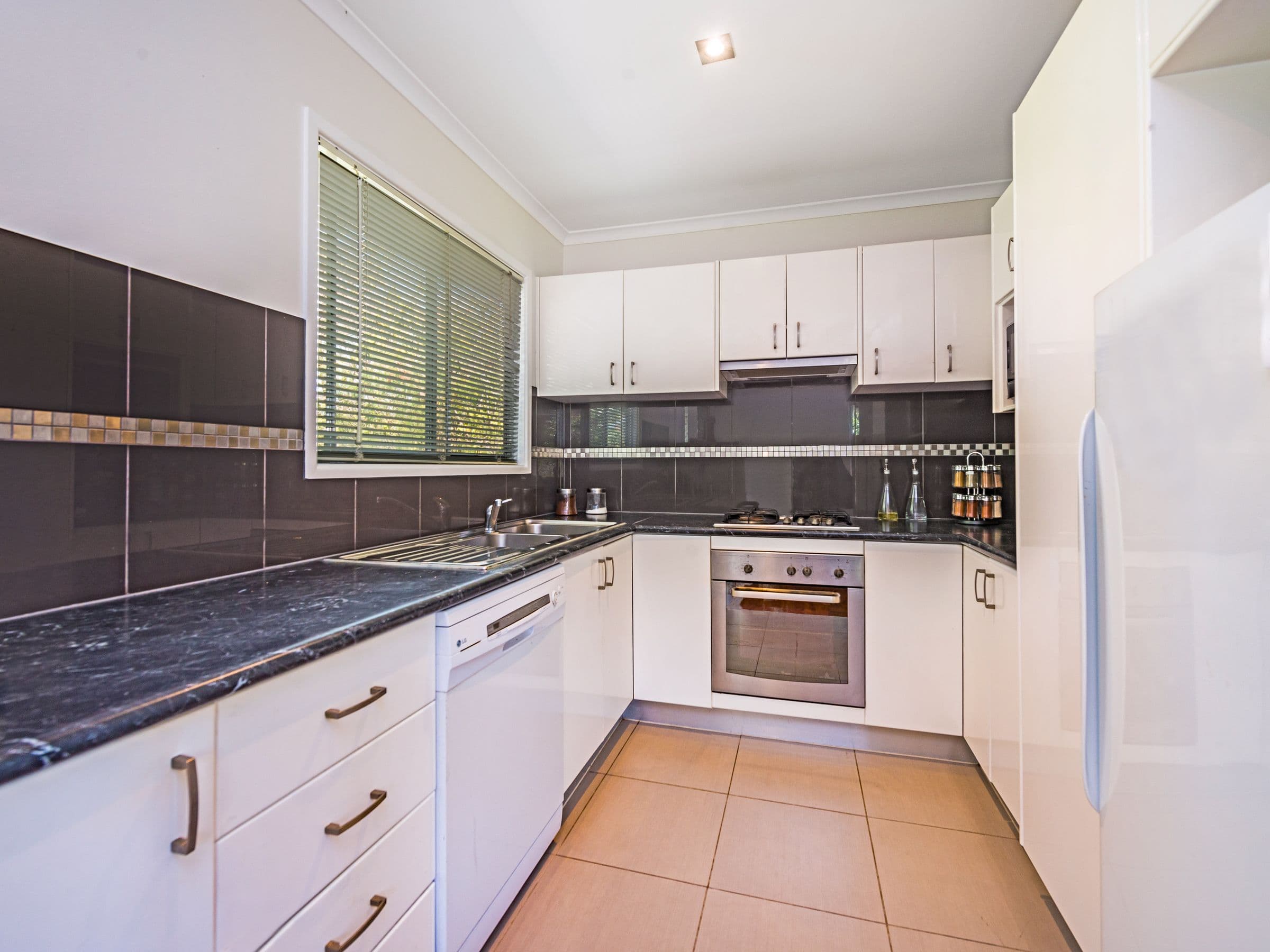 16 Orana Street, Kingston QLD 4114, Kingston - Thumbnail 2
