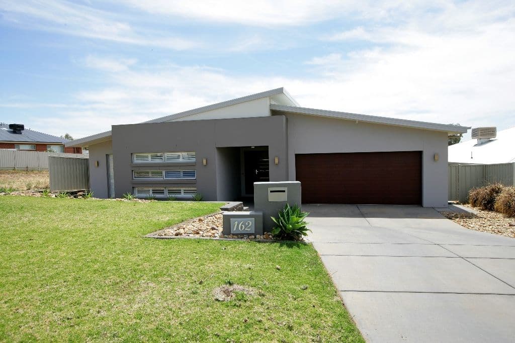 162 Brooklyn Drive, Bourkelands NSW 2650, Bourkelands - Image 1