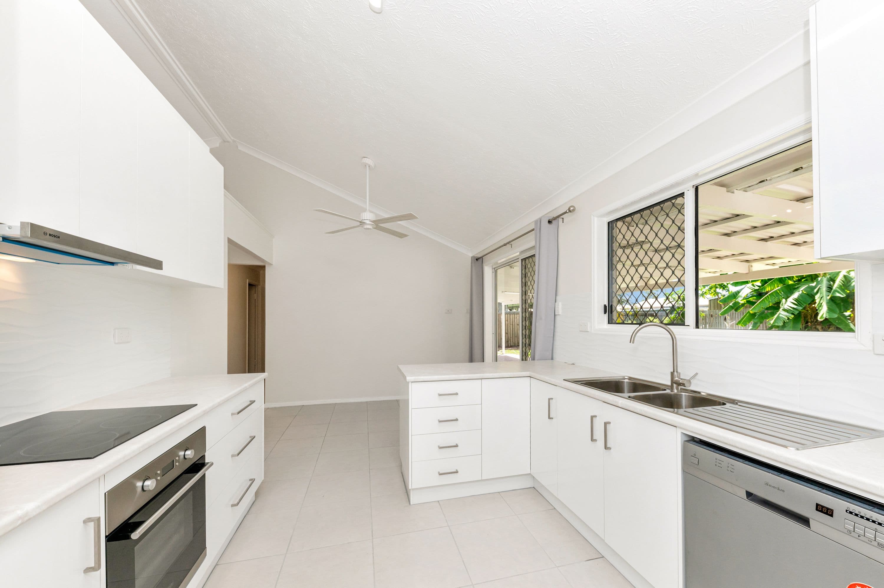 6 Leila Avenue, Rasmussen QLD 4815, Rasmussen - Thumbnail 3