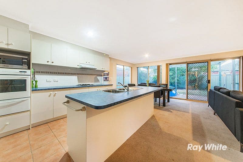 2 Gallop Close, Cranbourne East VIC 3977, Cranbourne East - Thumbnail 3