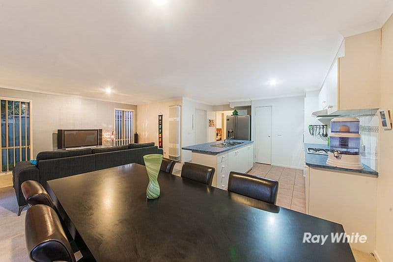 2 Gallop Close, Cranbourne East VIC 3977, Cranbourne East - Thumbnail 4