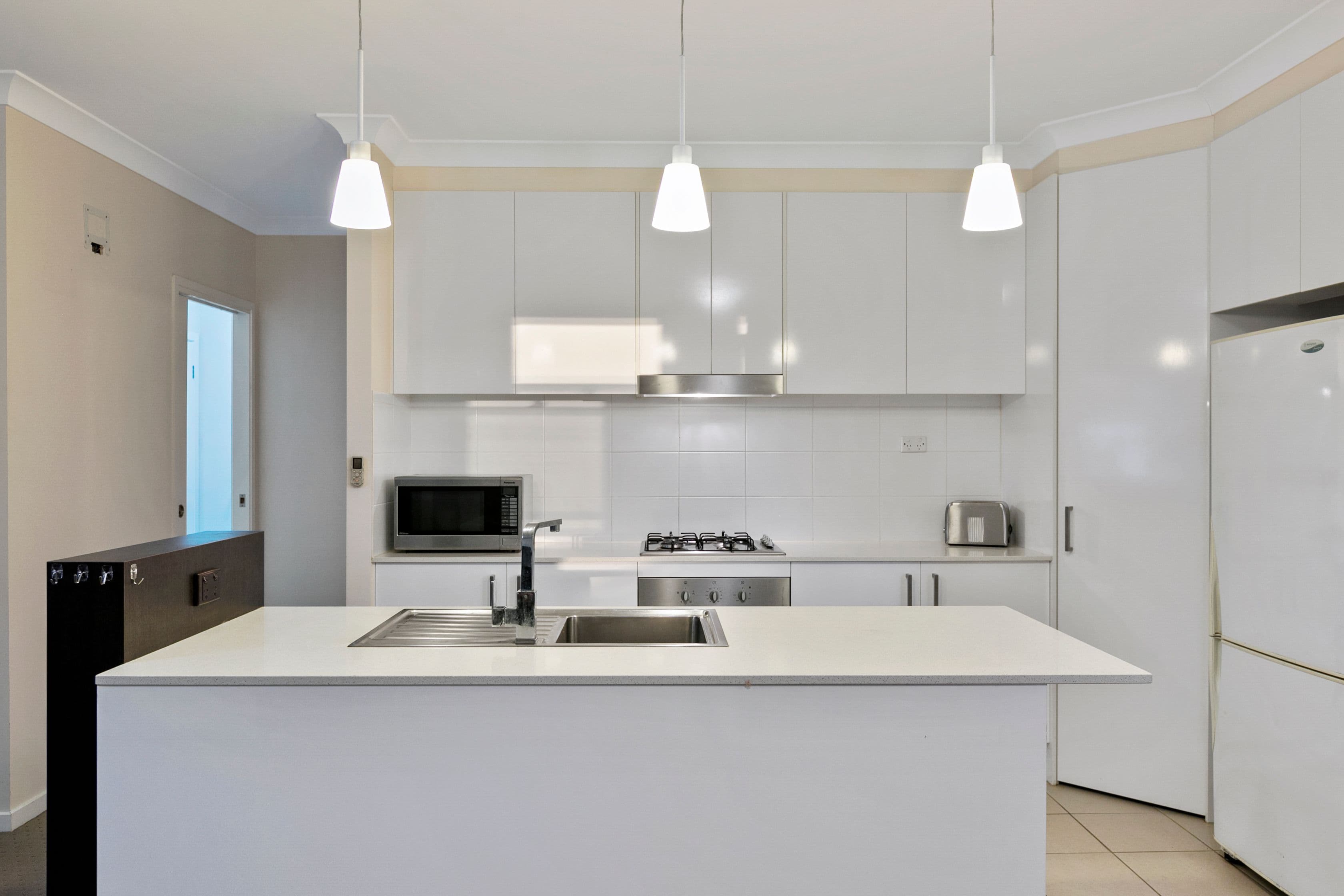 27 Steele Street, Holland Park QLD 4121, Holland Park - Thumbnail 2