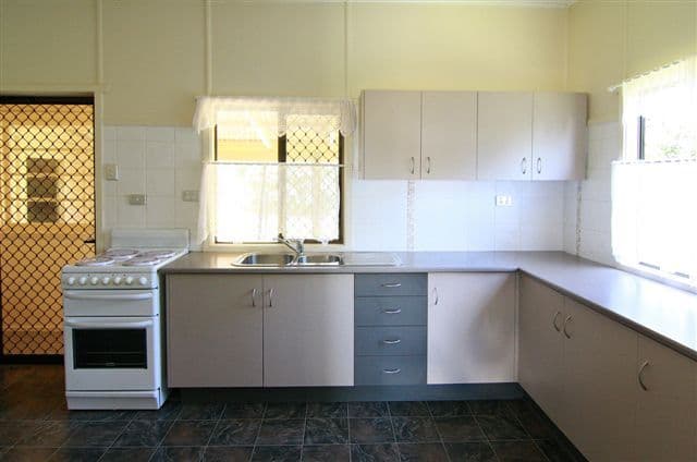7 Burton Street, HARRISTOWN QLD 4350, Harristown - Thumbnail 2