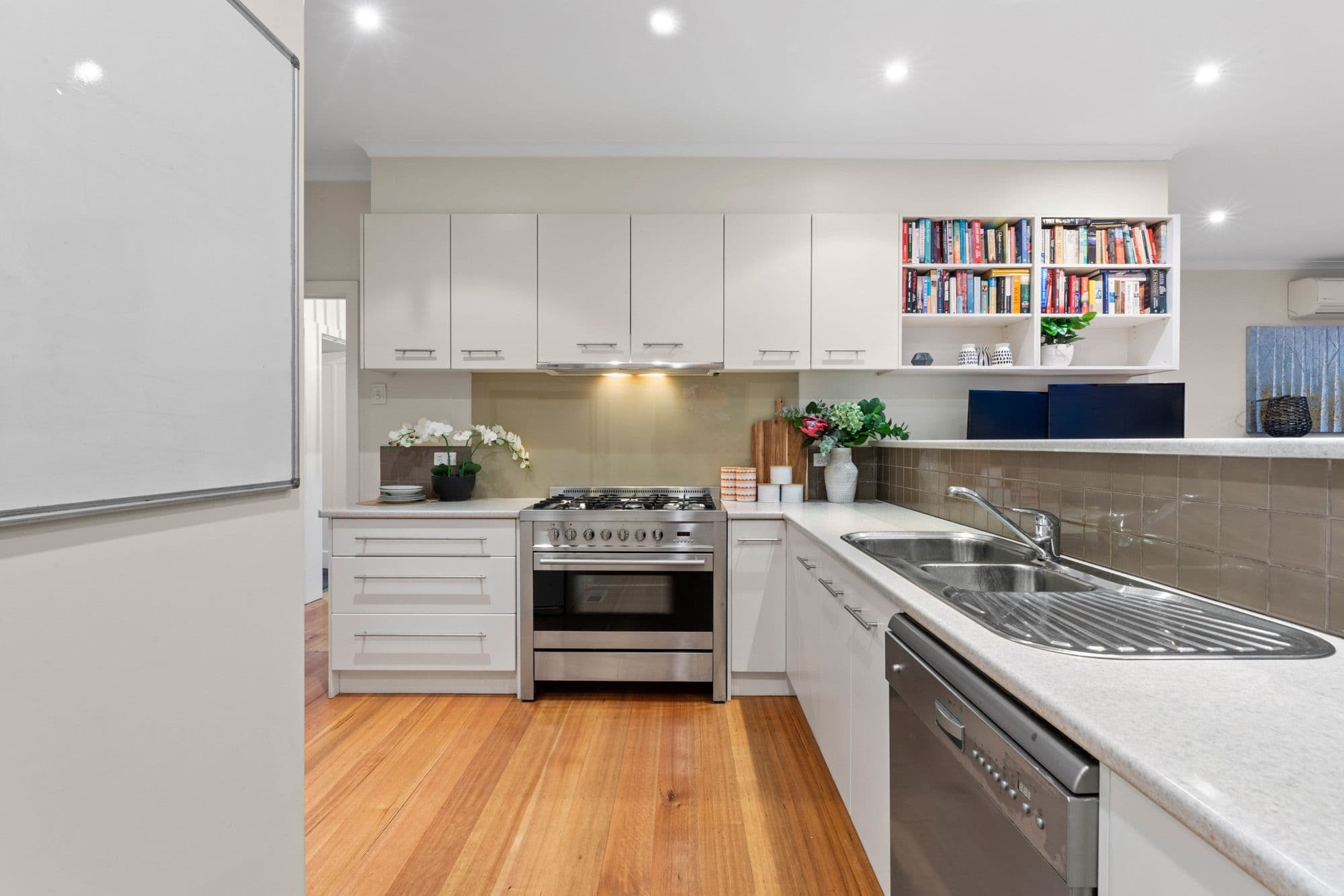 1 Begonia Street, Box Hill South VIC 3128, Box Hill South - Thumbnail 4