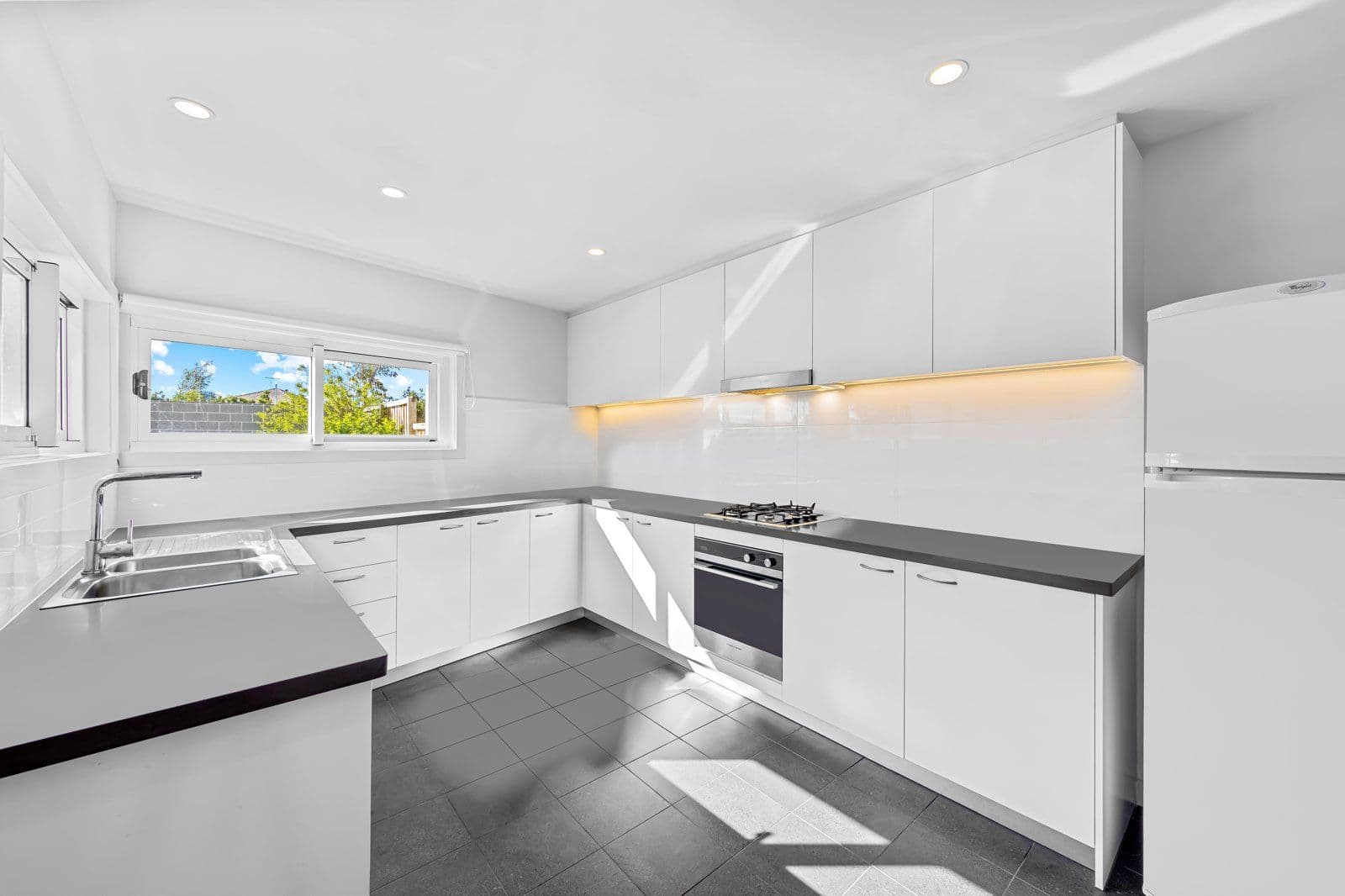 19 Chloe Circuit, NORWEST NSW 2153, Norwest - Thumbnail 8