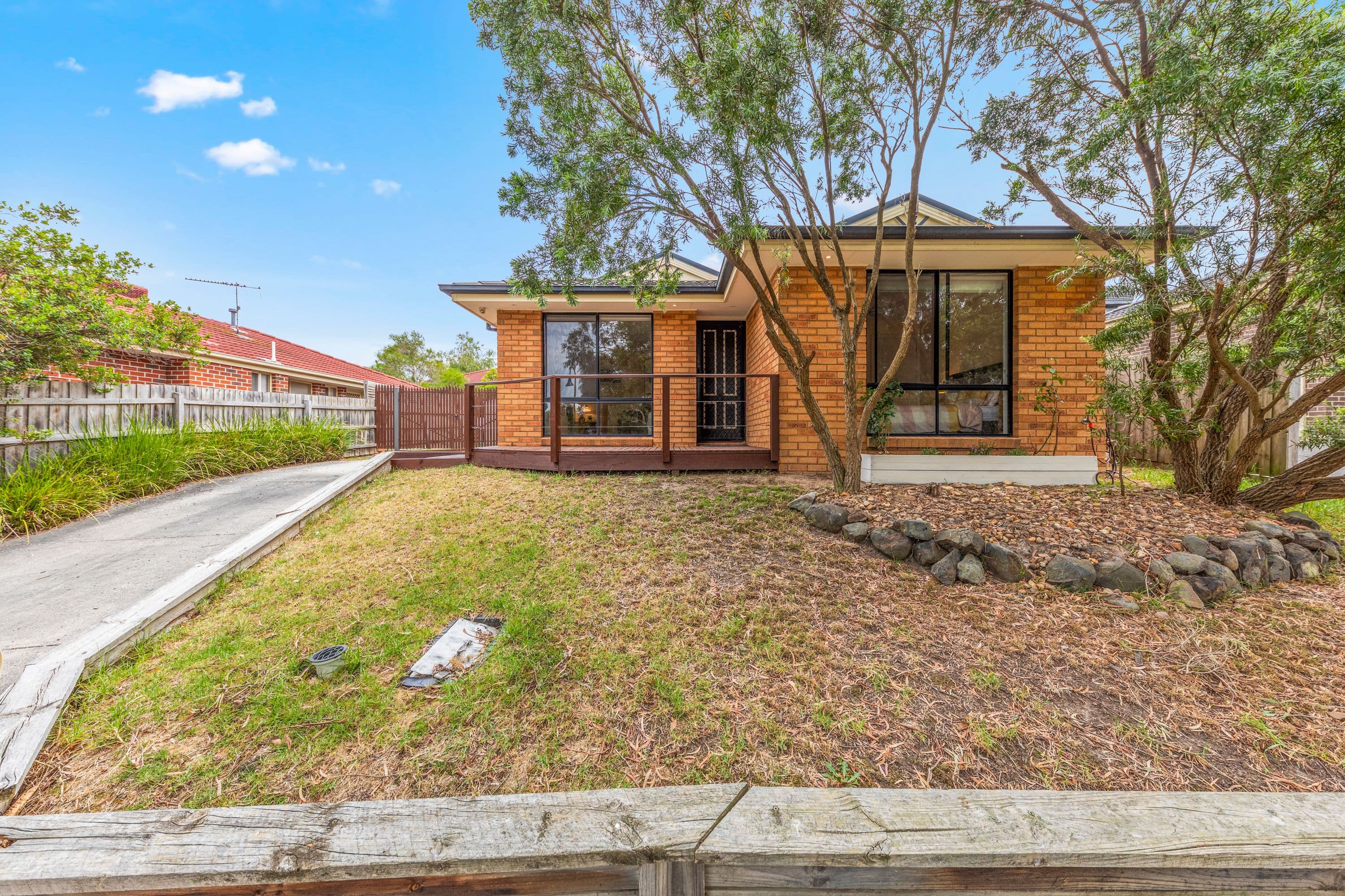 21 Riviera Drive, Pakenham VIC 3810, Pakenham - Thumbnail 2