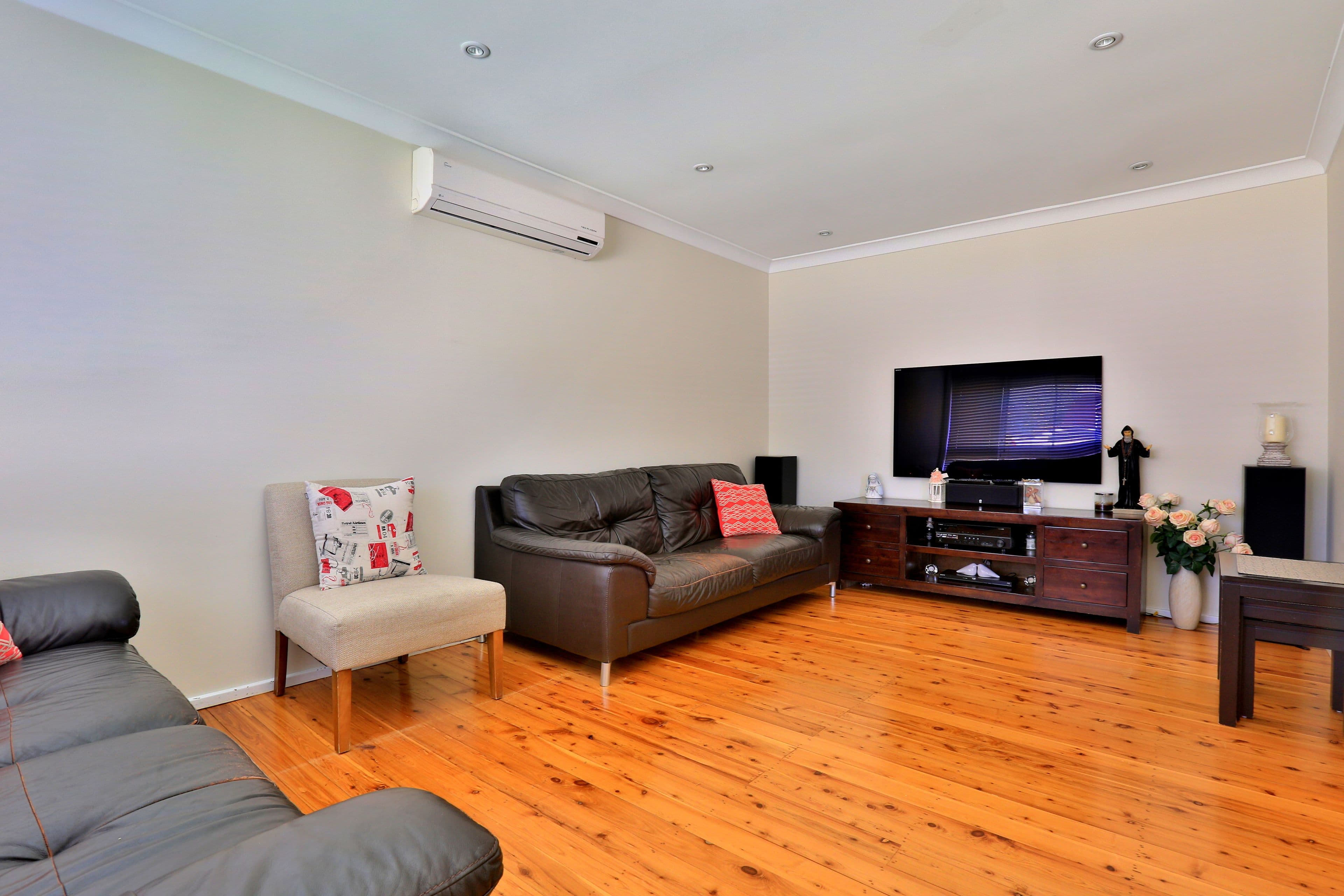 12 Pennington Avenue, Georges Hall - Thumbnail 3