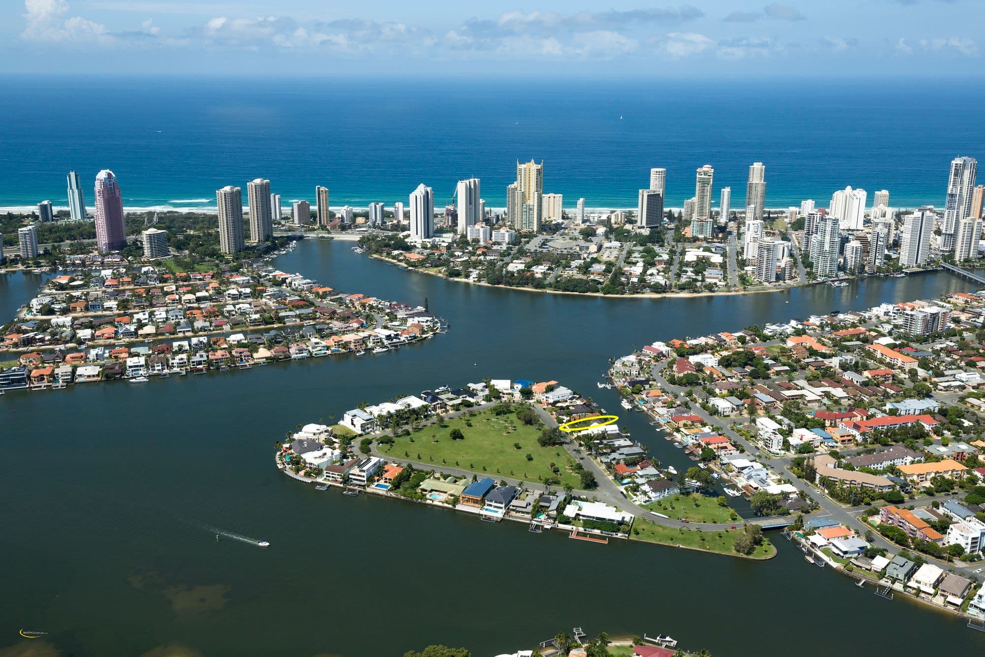 32 Southern Cross Drive, CRONIN ISLAND, SURFERS PARADISE QLD 4217, Surfers Paradise - Thumbnail 2