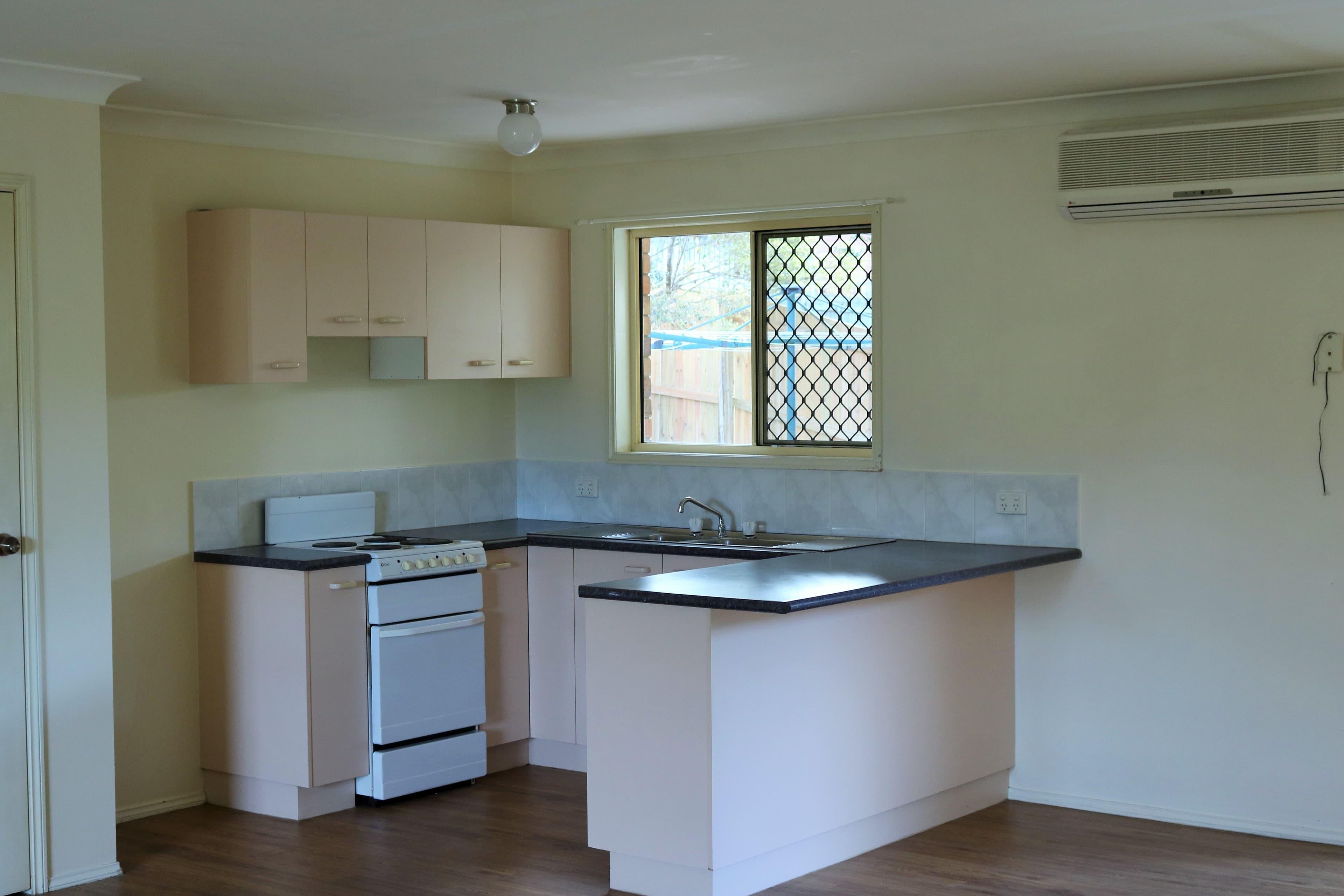 1 Louise Court, Silkstone QLD 4304, Silkstone - Thumbnail 2