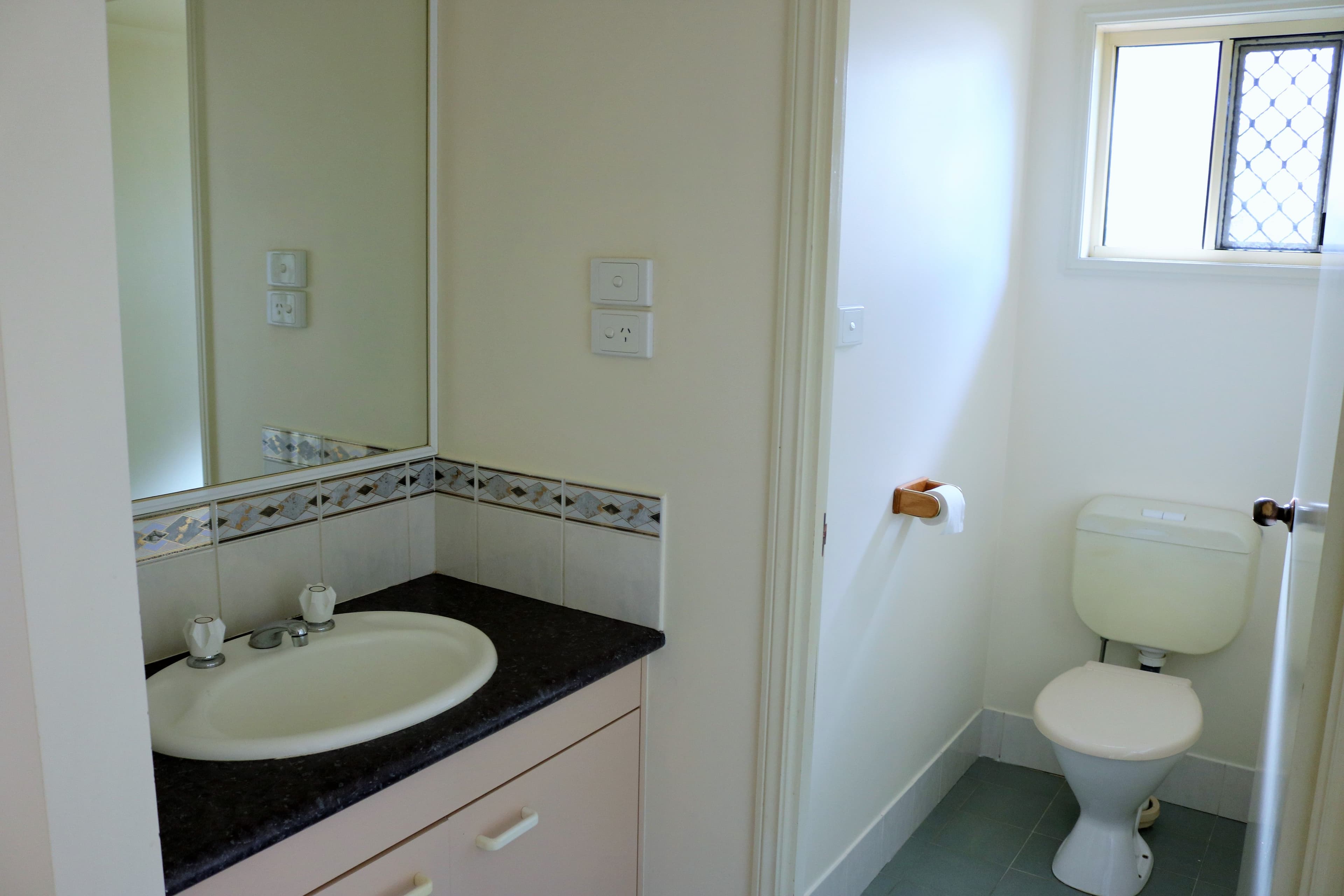 1 Louise Court, Silkstone QLD 4304, Silkstone - Thumbnail 6