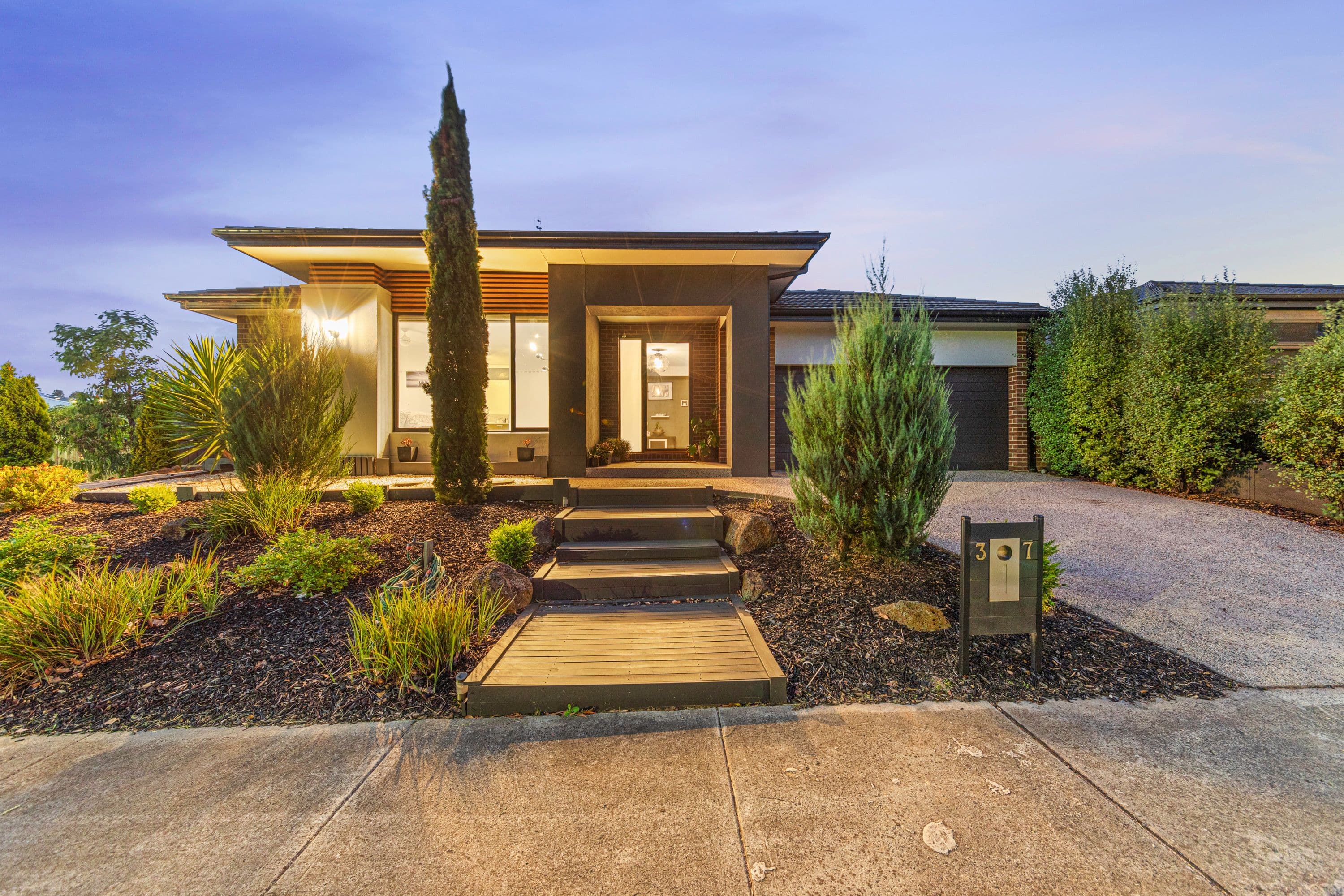 37 Vantage Drive, Pakenham VIC 3810, Pakenham - Thumbnail 2