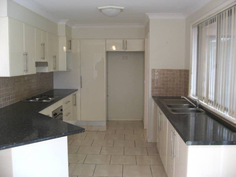 9 Dove Place, HINCHINBROOK NSW 2168, Hinchinbrook - Thumbnail 2