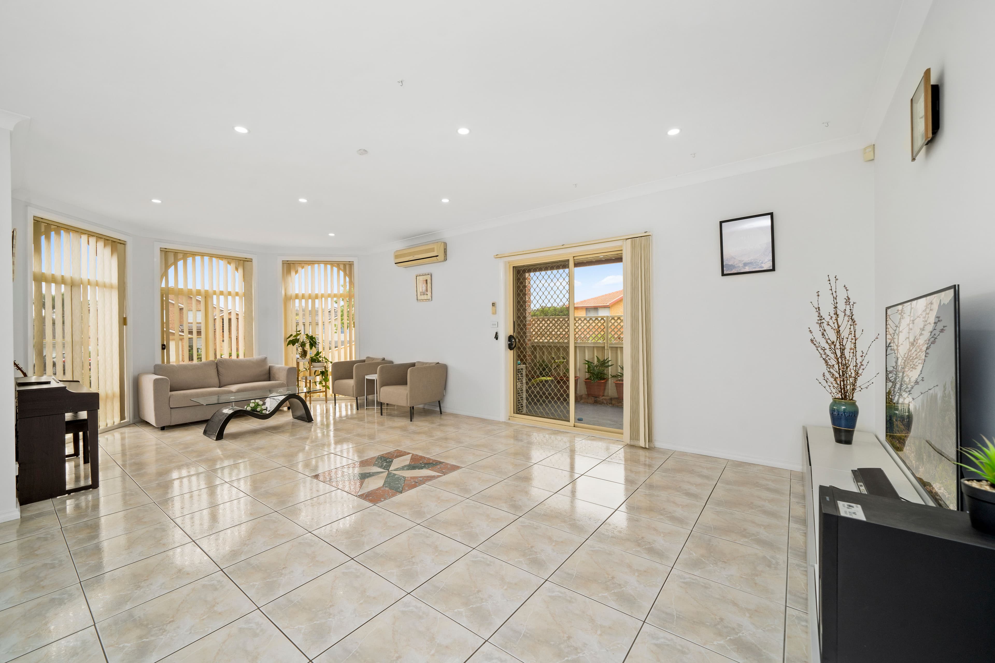 15 Margaret Way, Cecil Hills - Thumbnail 2
