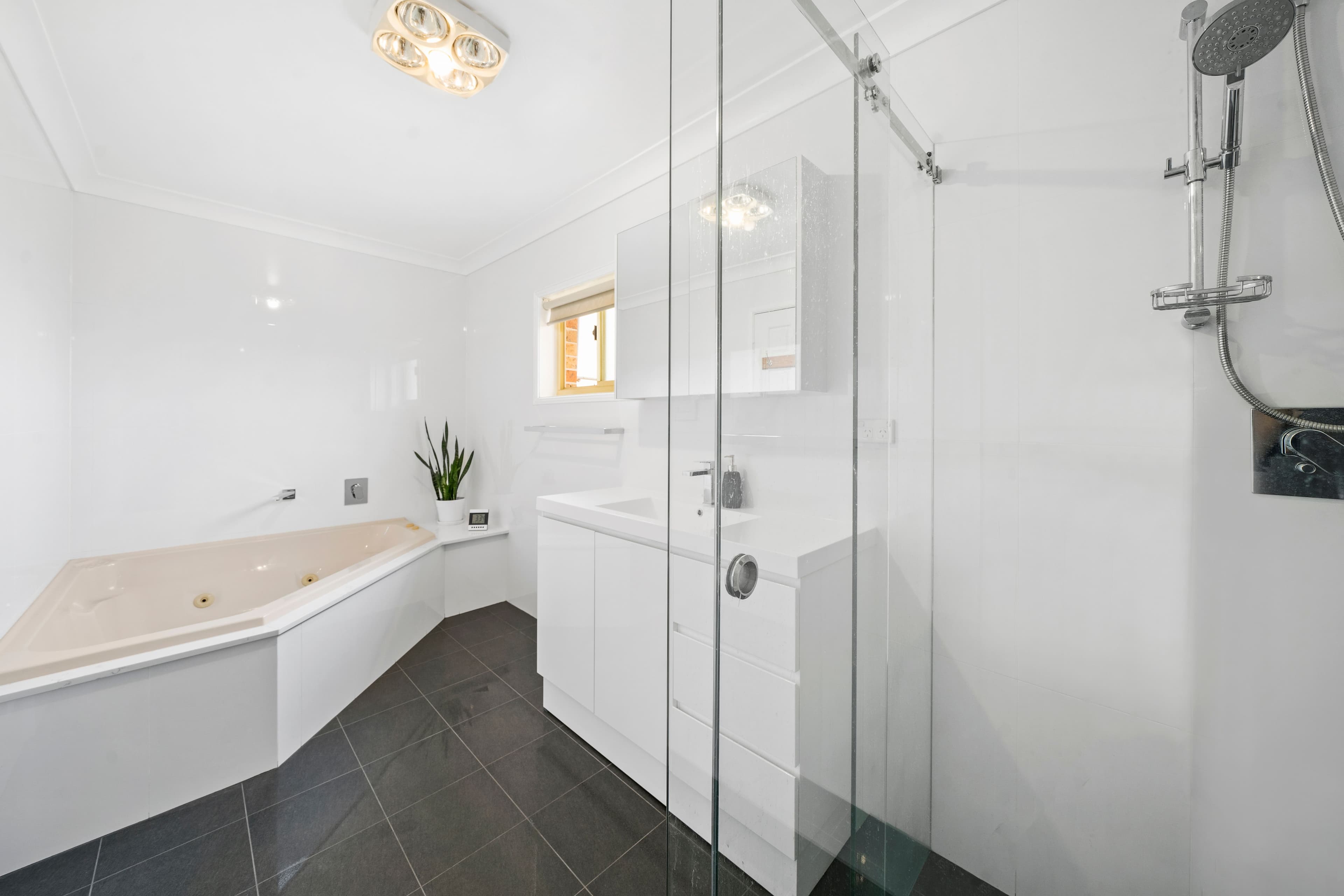 15 Margaret Way, Cecil Hills - Thumbnail 7