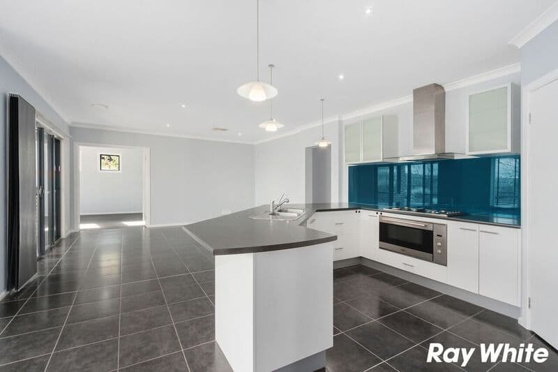 67 Dawson Drive, Warragul VIC 3820, Warragul - Thumbnail 2