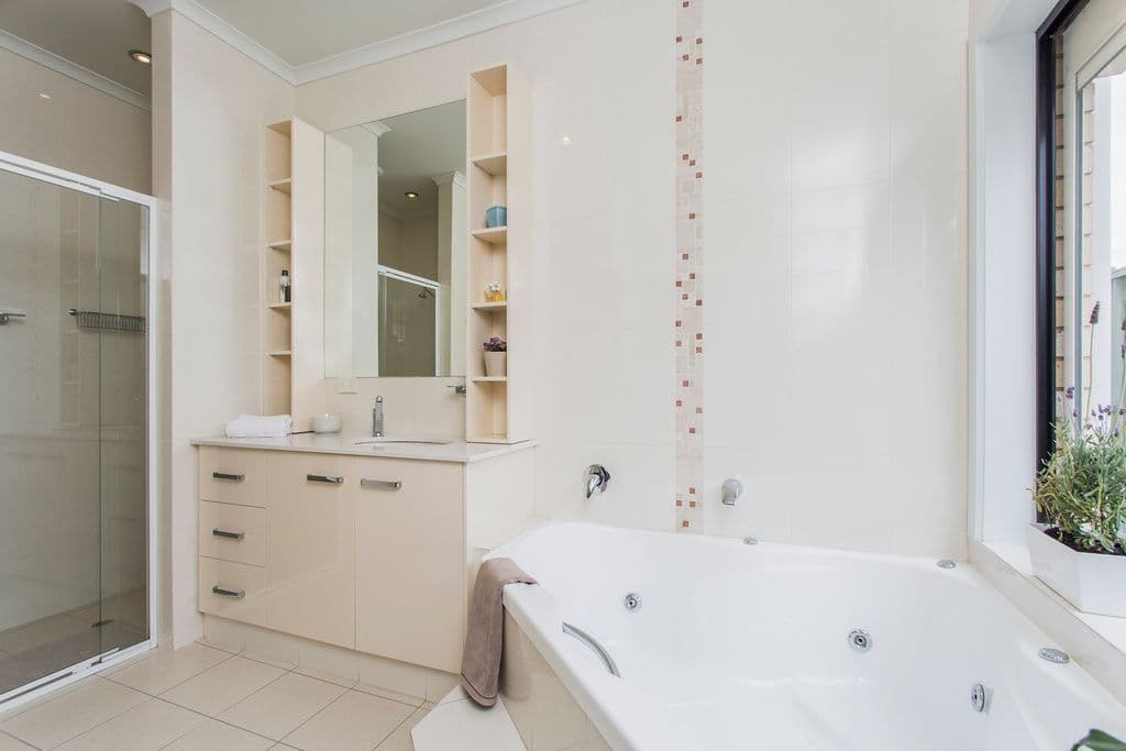 2 Holly Court, Mawson Lakes SA 5095, Mawson Lakes - Thumbnail 3