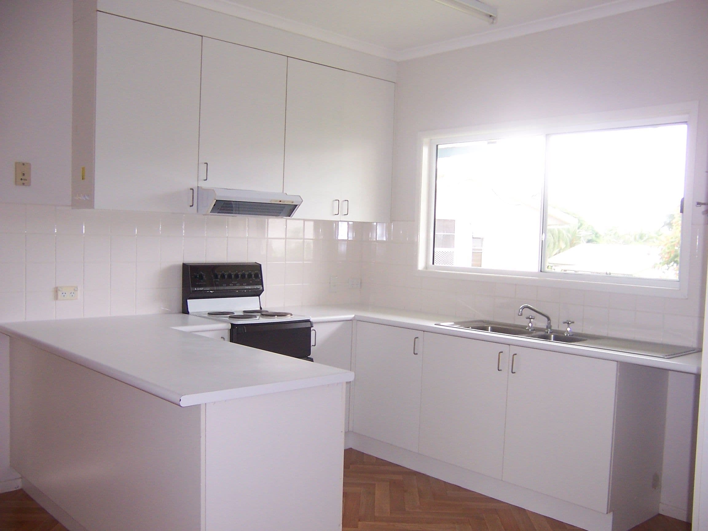 2 Thomas Place, Emerald QLD 4720, Emerald - Thumbnail 2