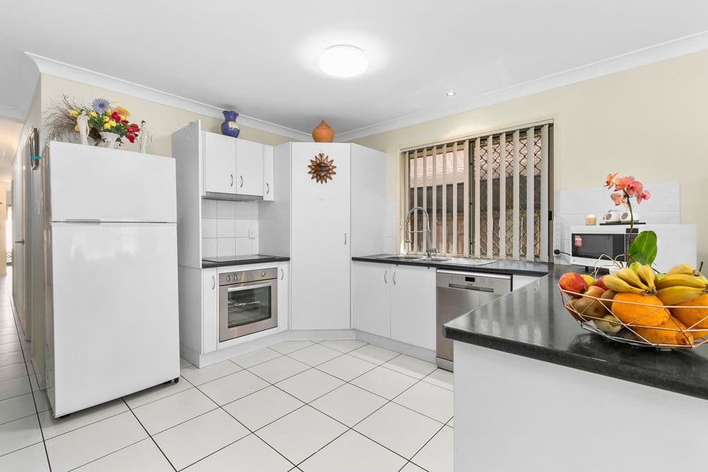 17 Curve Avenue, Wynnum QLD 4178, Wynnum - Thumbnail 2