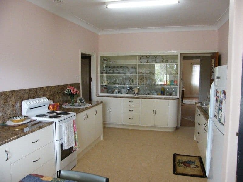 5 Bell Street, OAKEY QLD 4401, Oakey - Thumbnail 4