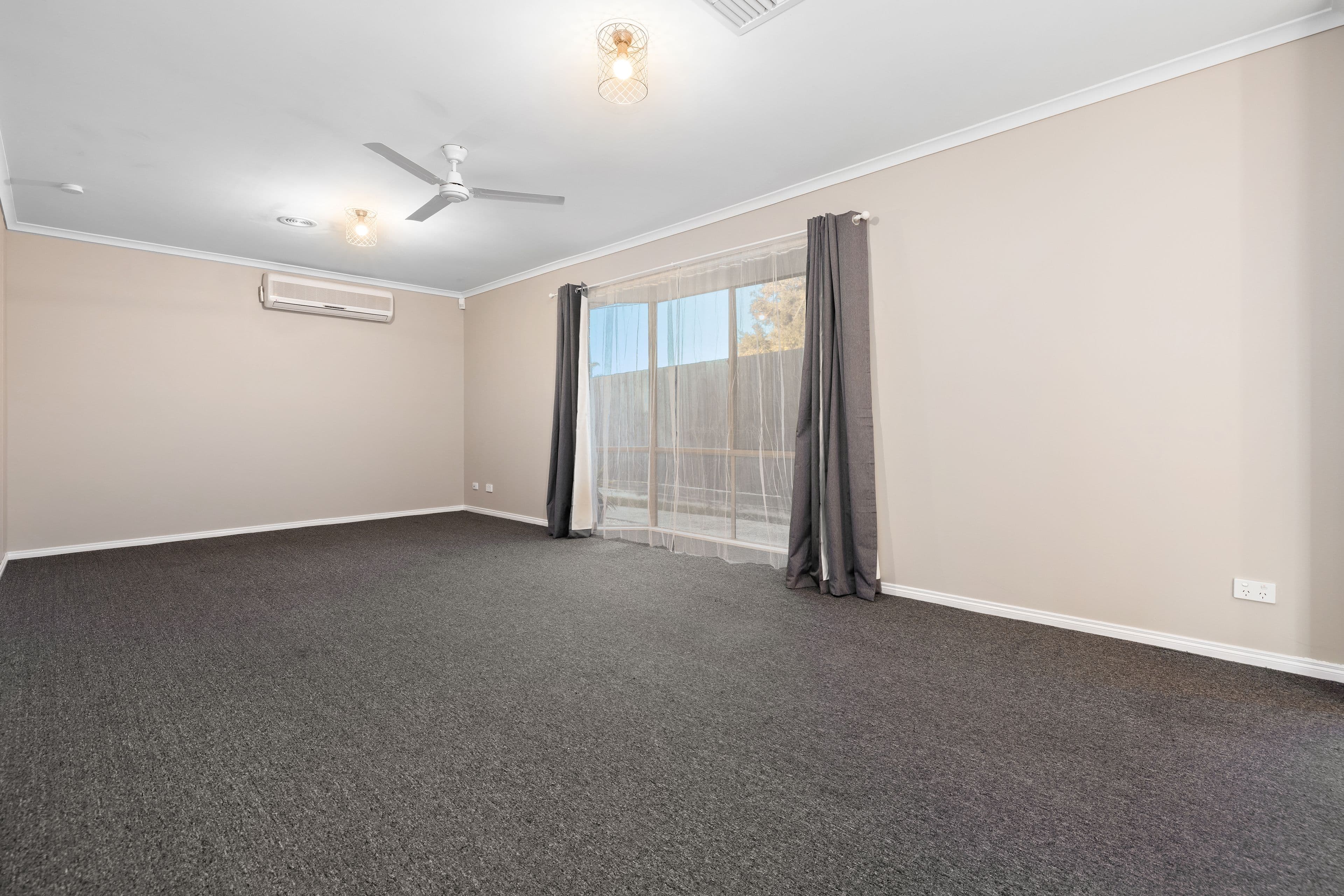 11 Dean Court, Cranbourne West VIC 3977, Cranbourne West - Thumbnail 2