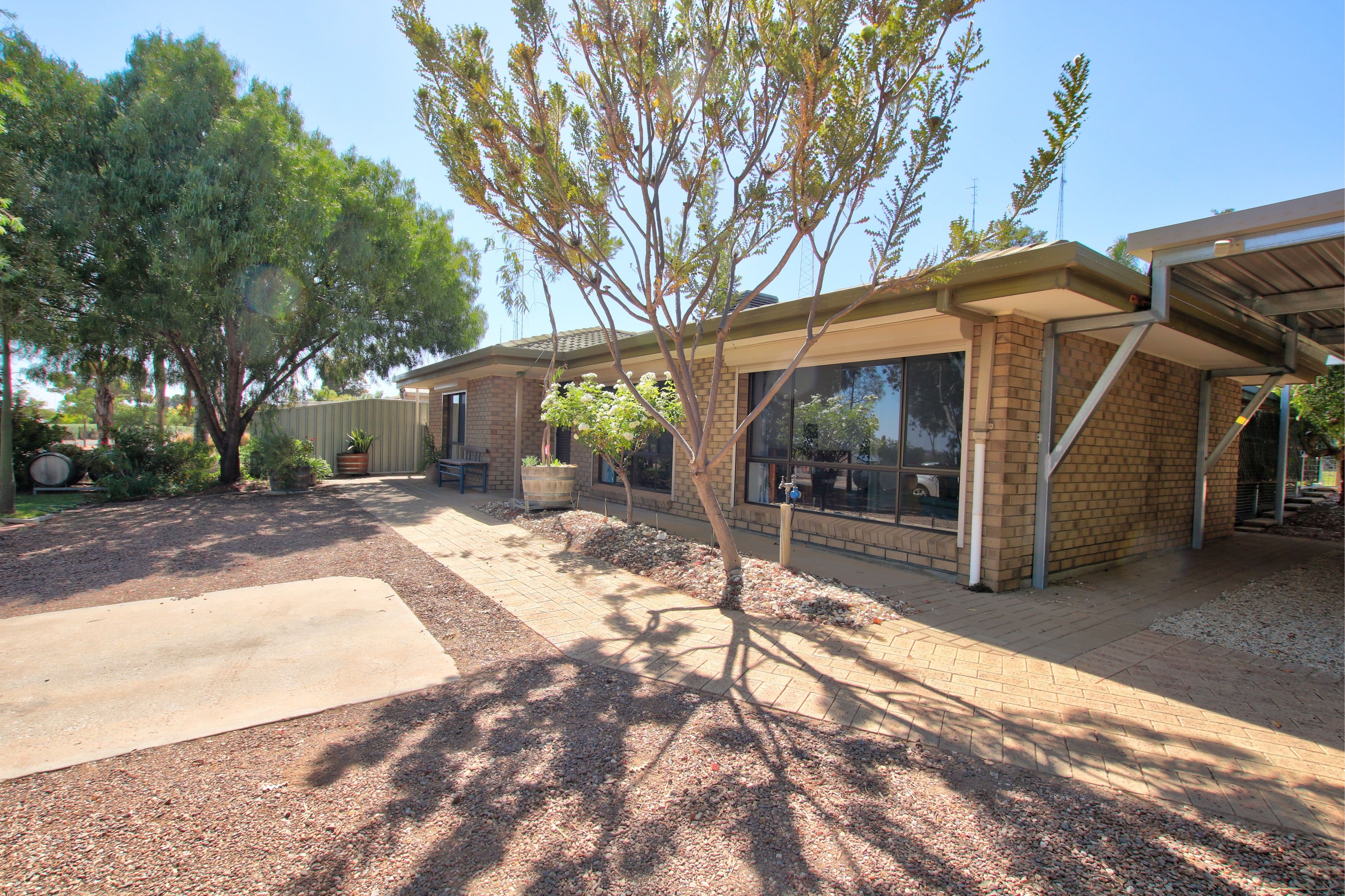 21 West Road, Waikerie SA 5330, Waikerie - Thumbnail 2