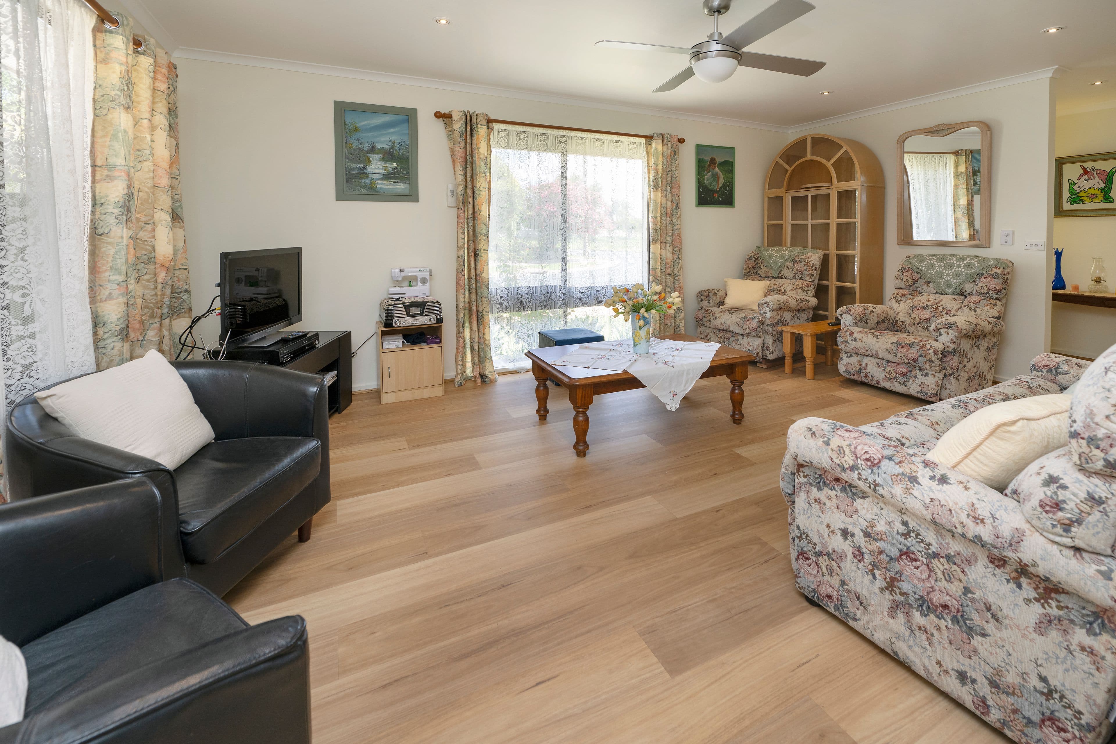 24 Domaille Crescent, Swan Hill VIC 3585, Swan Hill - Thumbnail 3