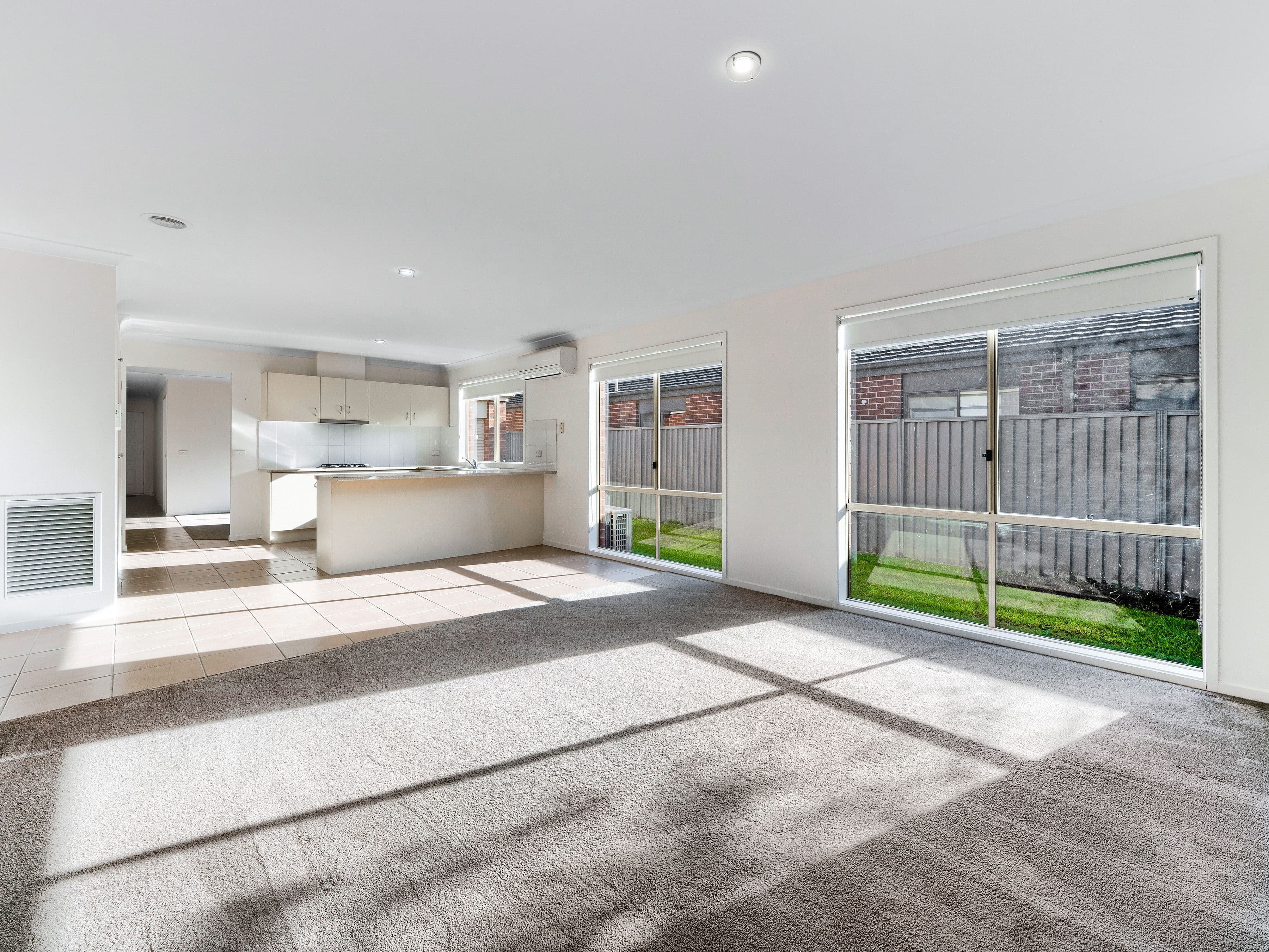 7 Avalon Crescent, Cranbourne East VIC 3977, Cranbourne East - Thumbnail 2