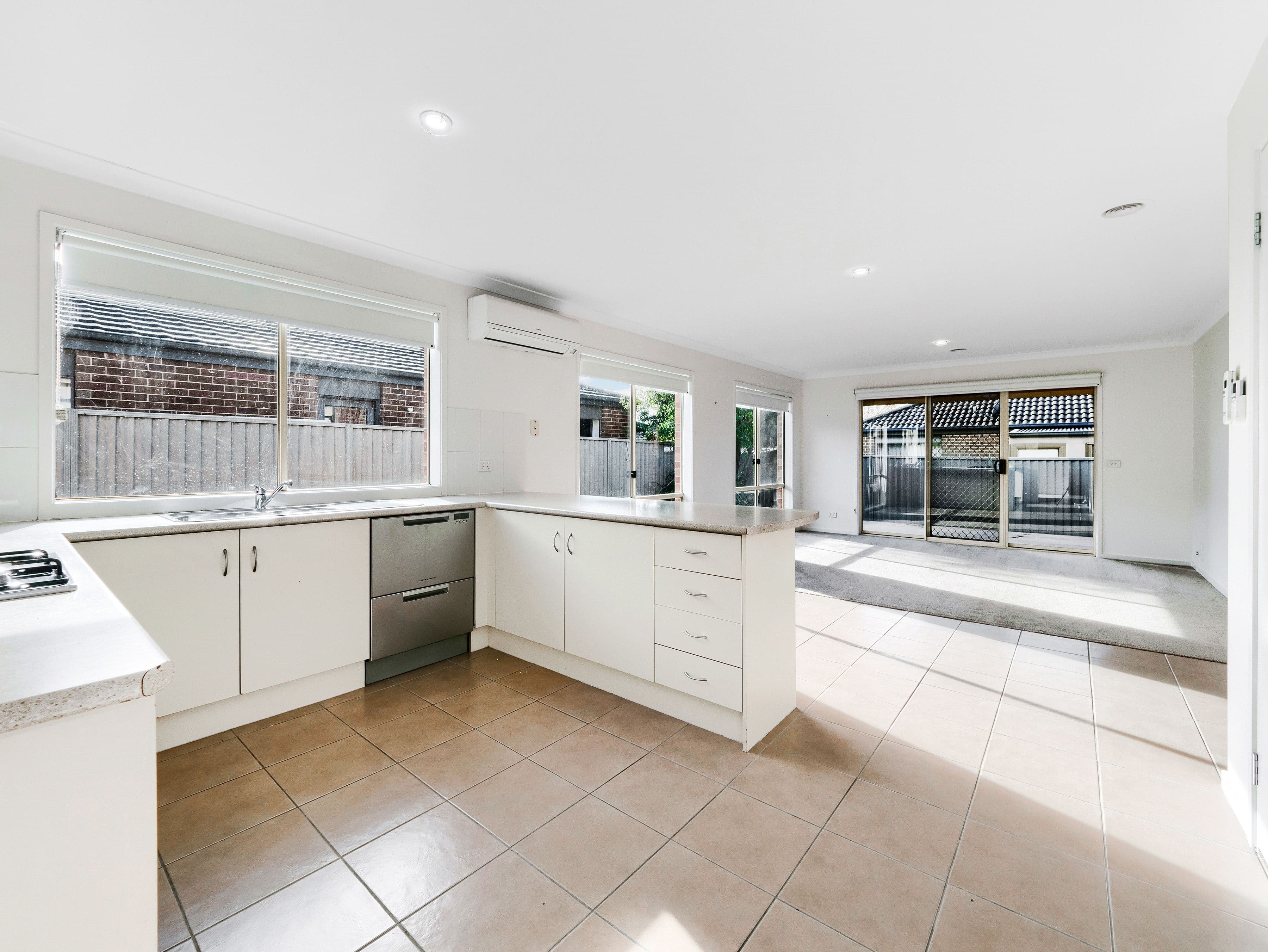 7 Avalon Crescent, Cranbourne East VIC 3977, Cranbourne East - Thumbnail 4
