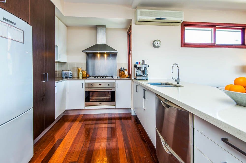 7 Lamrock Street, HOLLAND PARK WEST QLD 4121, Holland Park West - Thumbnail 3